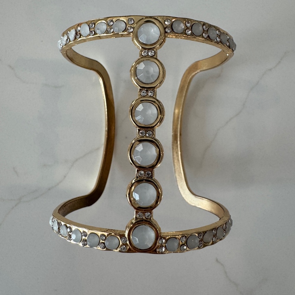 Gold cuffâ